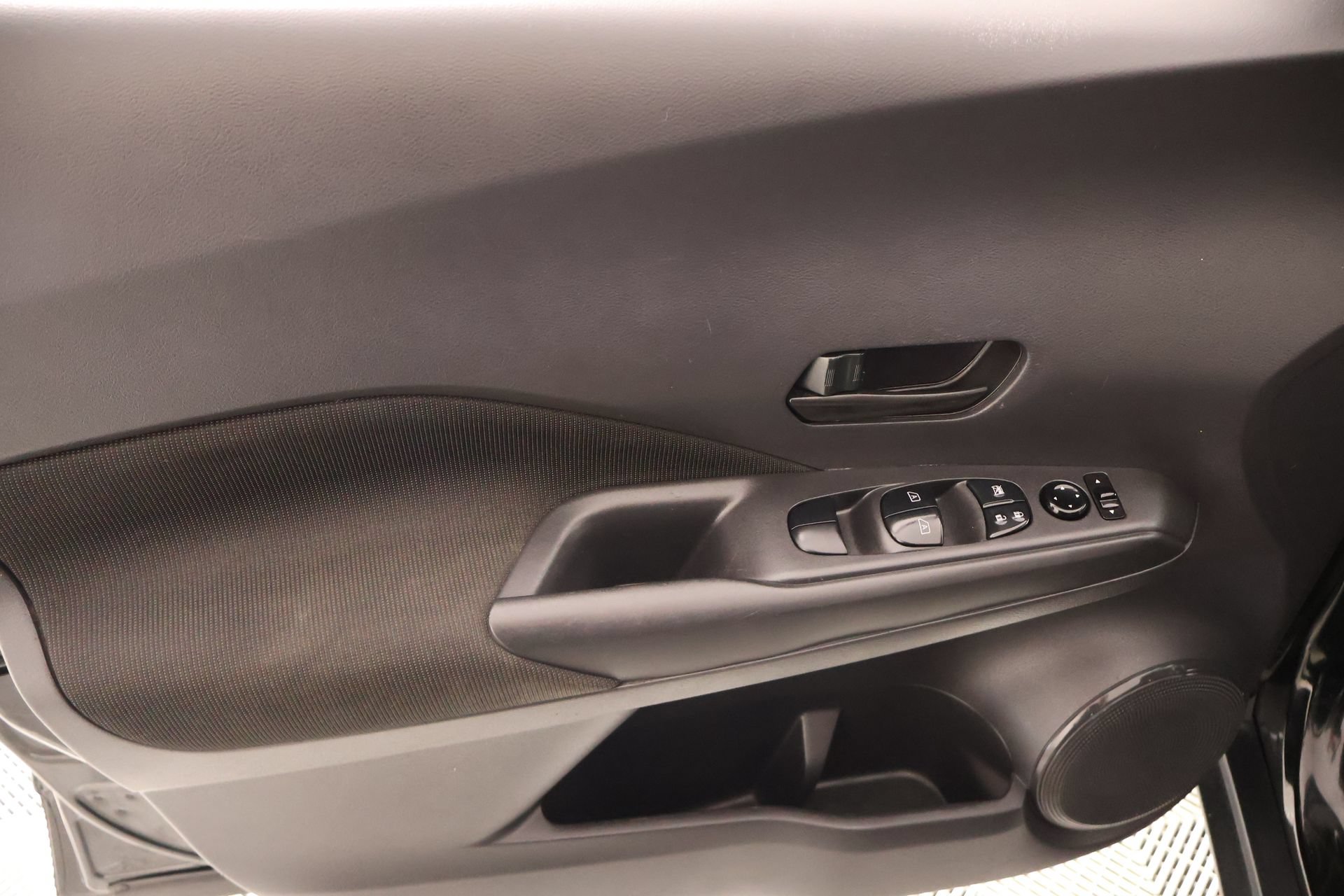 Used 2022 Nissan Kicks S FWD image 14
