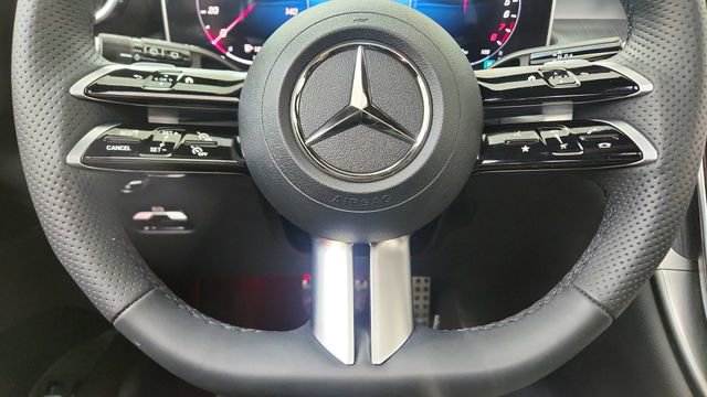 Used 2025 Mercedes-Benz GLC 350e 4MATIC image 41