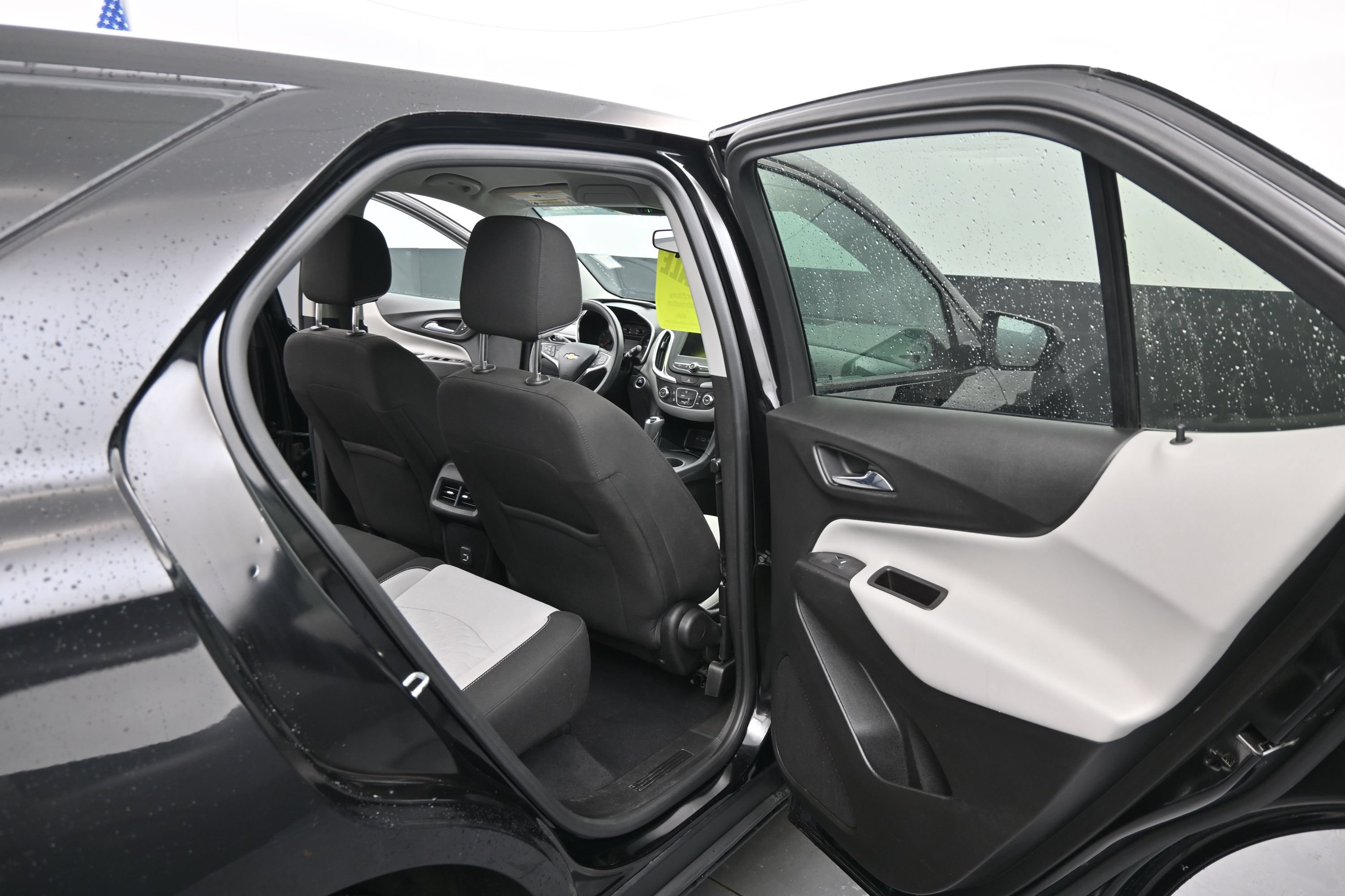 Used 2021 Chevrolet Equinox LS w/ LS Convenience Package FWD image 21