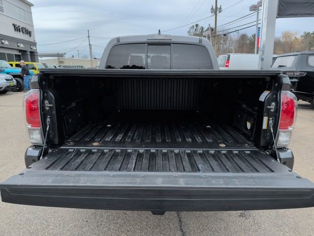 Used 2016 Toyota Tacoma Limited w/ Towing Package image 30