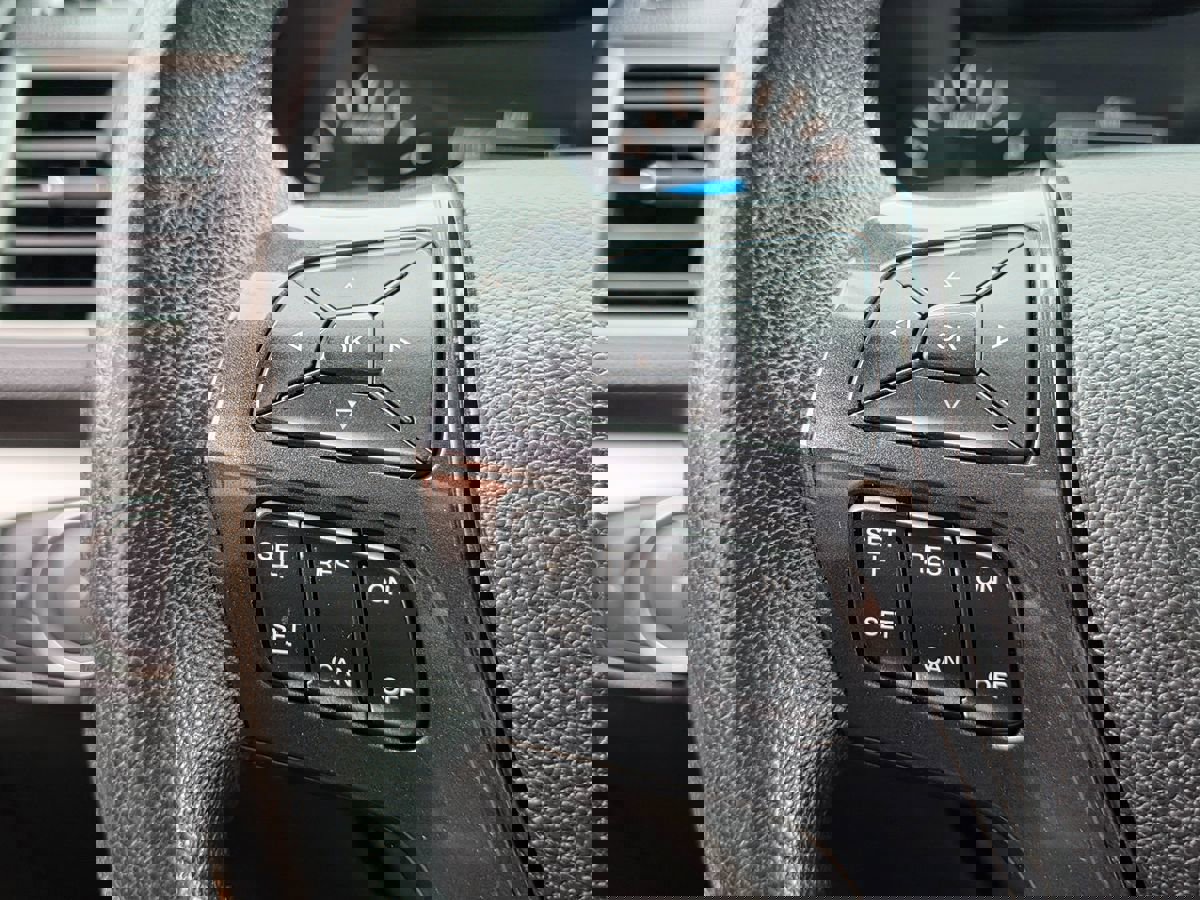 Used 2019 Ford Explorer XLT image 36