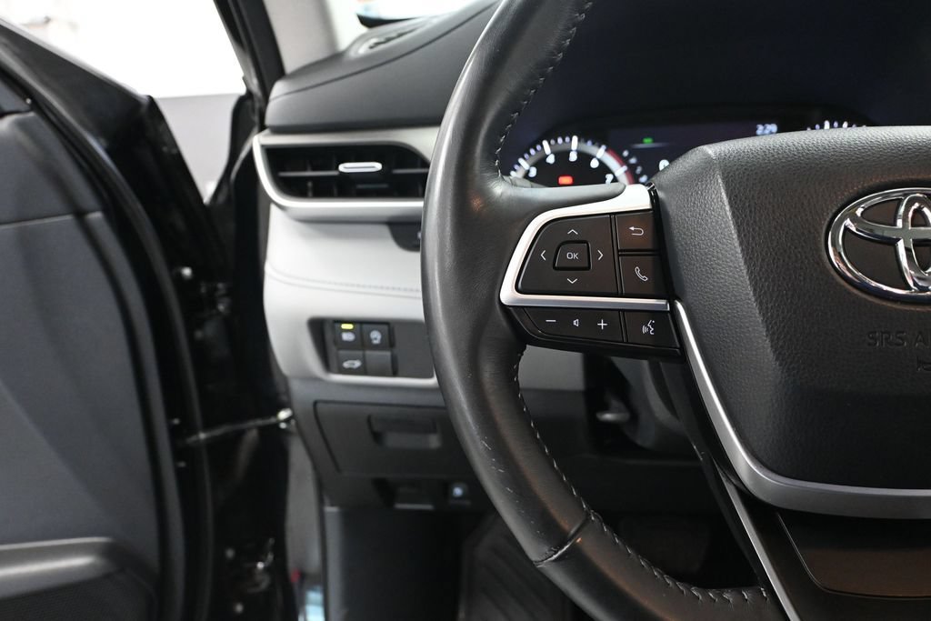 Used 2023 Toyota Highlander XLE AWD/4WD image 21