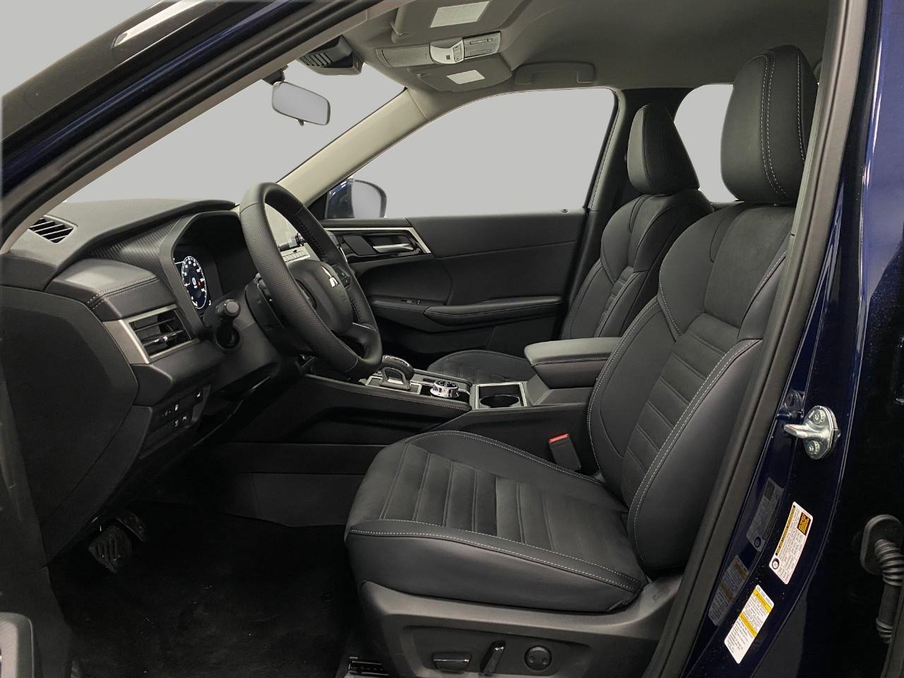 New 2025 Mitsubishi Outlander 4WD Plug-In Hybrid image 32