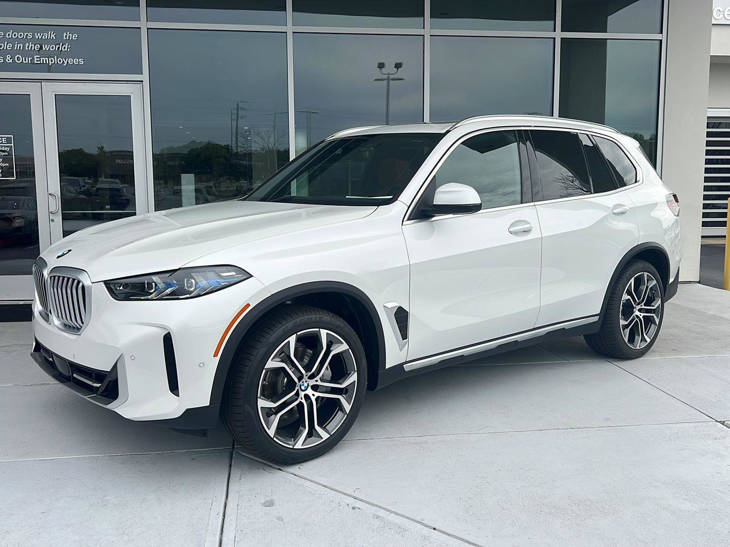 New 2026 BMW X5 xDrive40i image 1