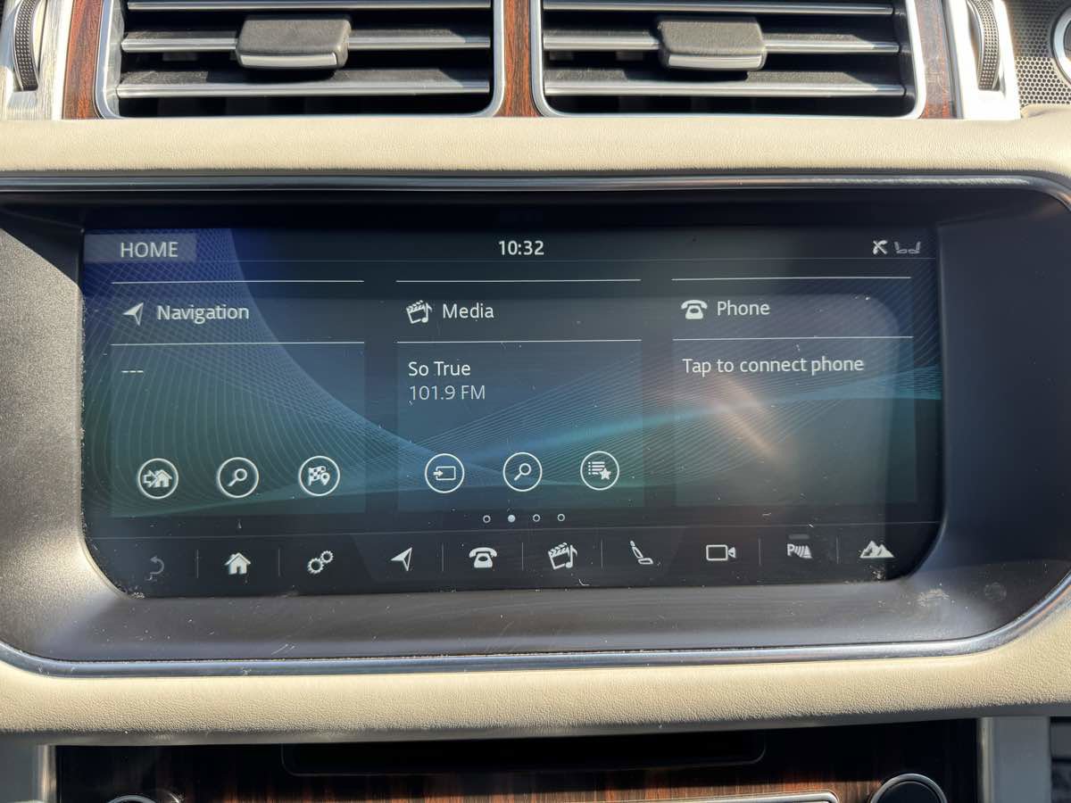 Used 2017 Land Rover Range Rover Supercharged image 16