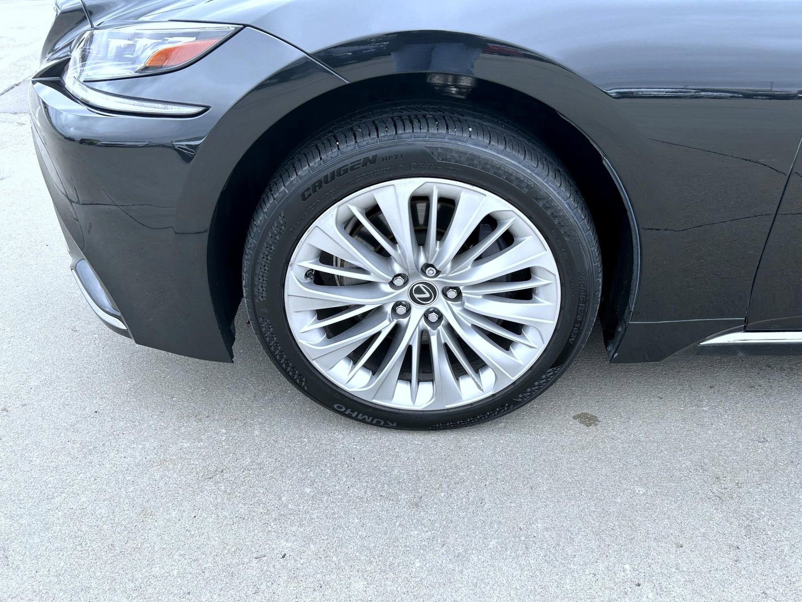 Used 2018 Lexus LS 500 w/ Interior Upgrade Package image 22