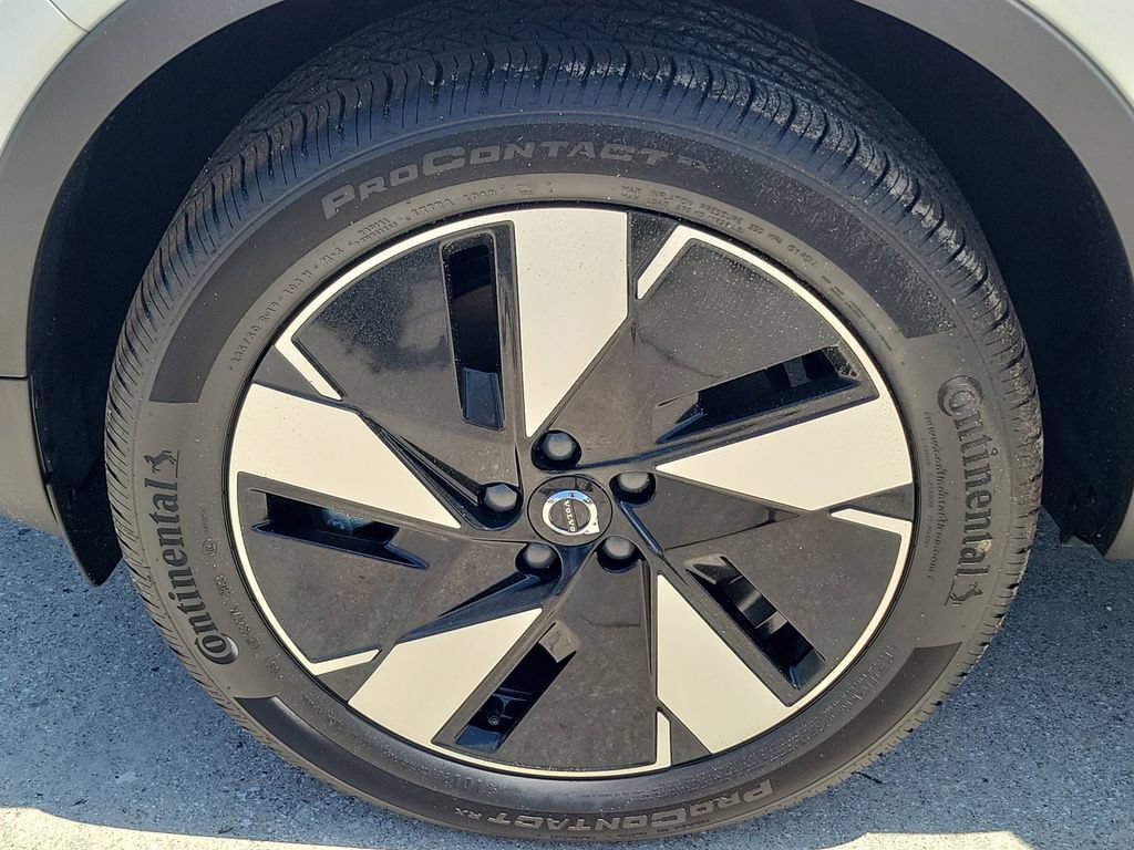 New 2024 Volvo C40 Recharge Core w/ Climate Package AWD/4WD image 4
