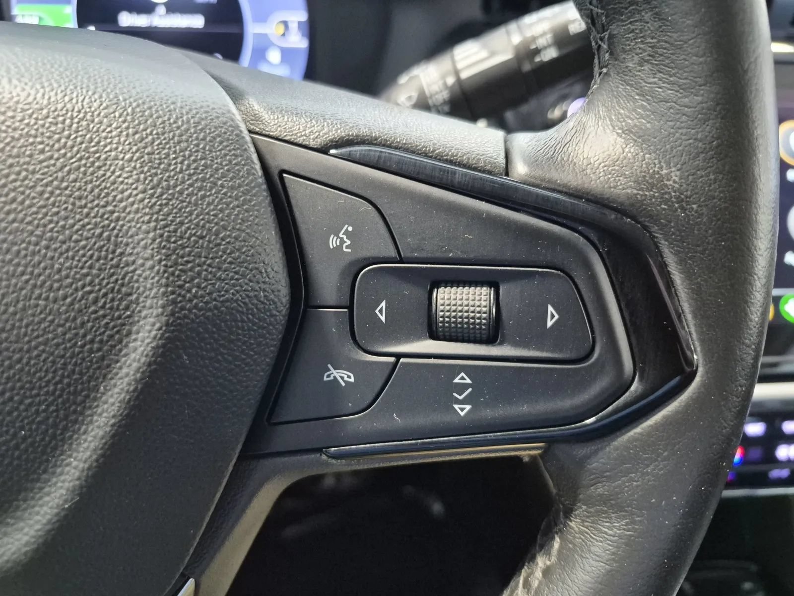 Used 2023 Chevrolet Bolt EUV LT w/ Comfort Package FWD image 28