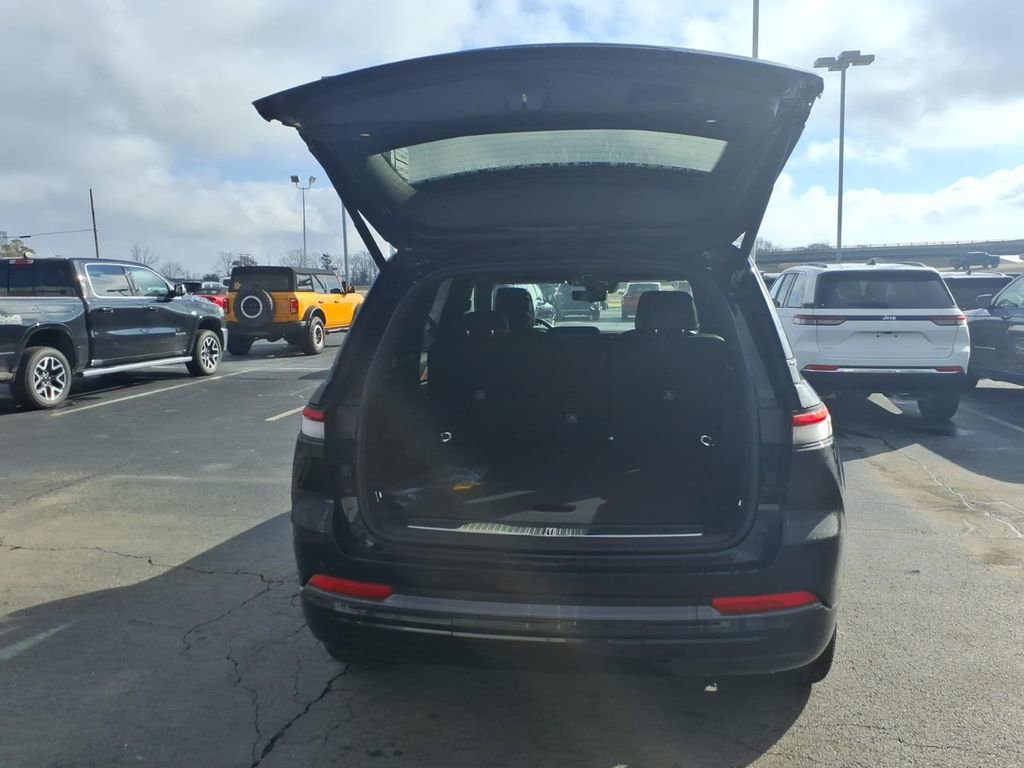 New 2026 Jeep Grand Cherokee Summit w/ Obsidian Package image 6