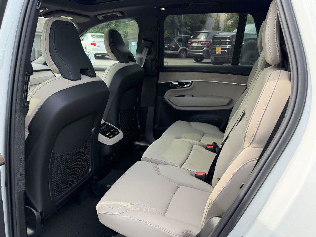 New 2026 Volvo XC90 B6 Plus w/ Protection Package Premier AWD/4WD image 14