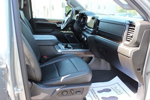 Used 2025 GMC Sierra 3500 SLT w/ SLT Convenience Package image 19