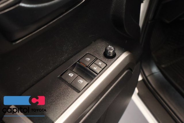 Certified 2022 Toyota Tacoma SR5 AWD/4WD image 11