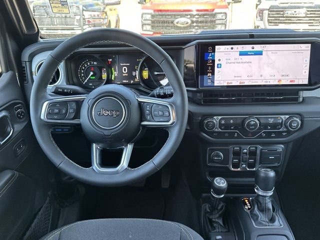 Used 2025 Jeep Wrangler Unlimited Sahara w/ Safety Group AWD/4WD image 27