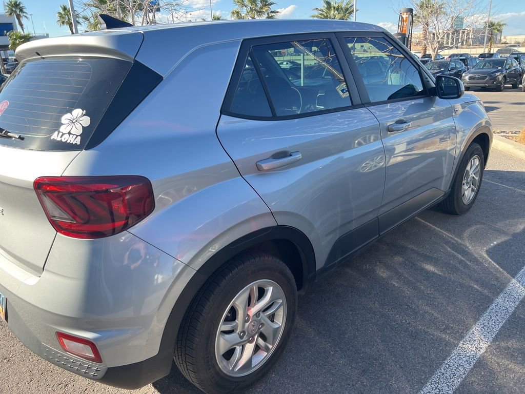 Used 2021 Hyundai Venue SE image 32
