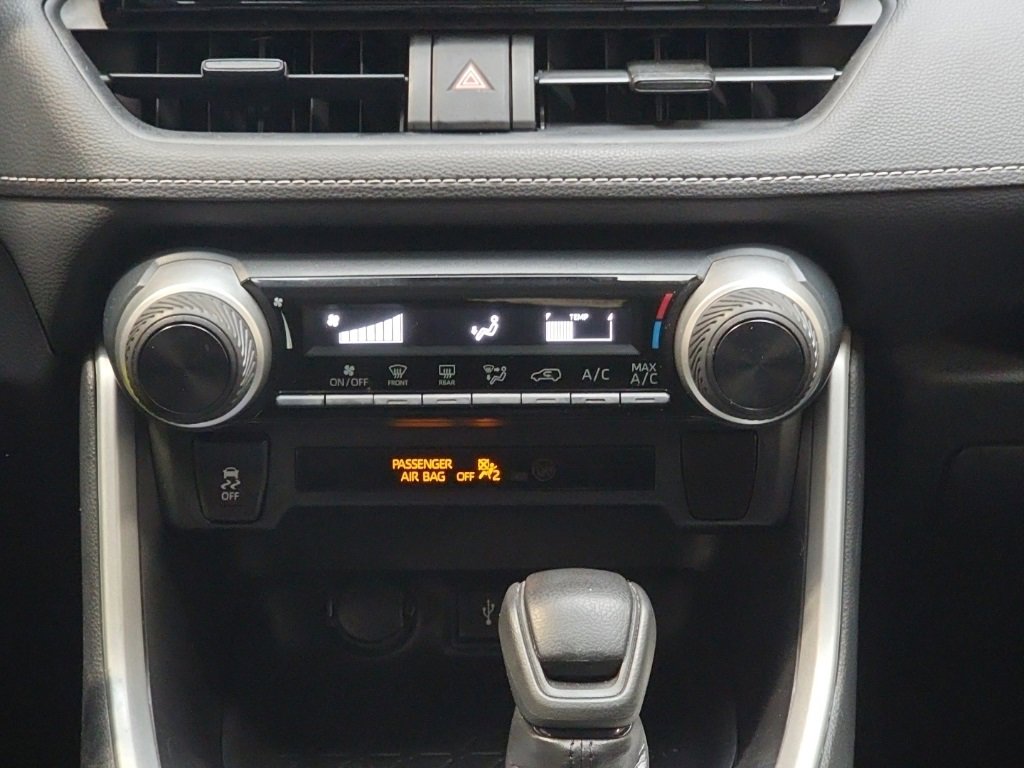 Used 2021 Toyota RAV4 LE image 20