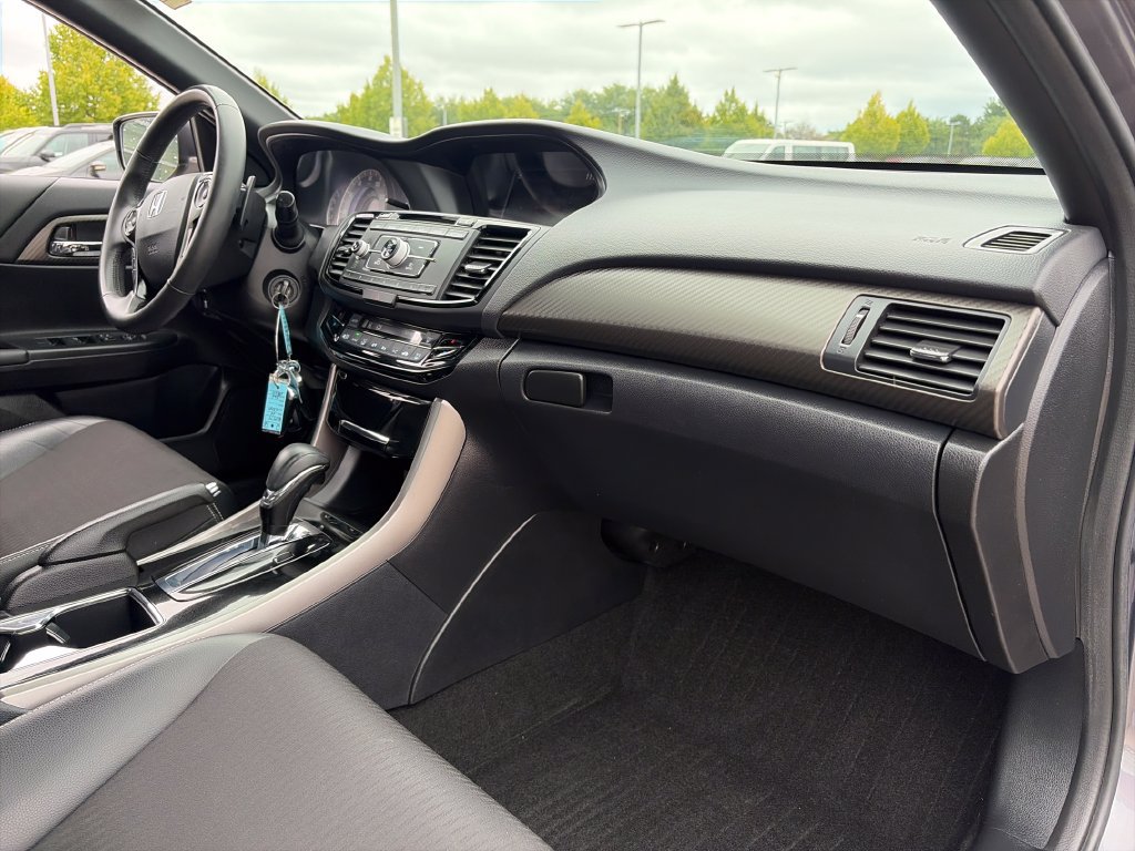 Used 2017 Honda Accord Sport image 10