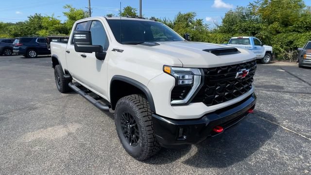 New 2026 Chevrolet Silverado 2500 ZR2 w/ LPO, Dark Essentials Package AWD/4WD image 4