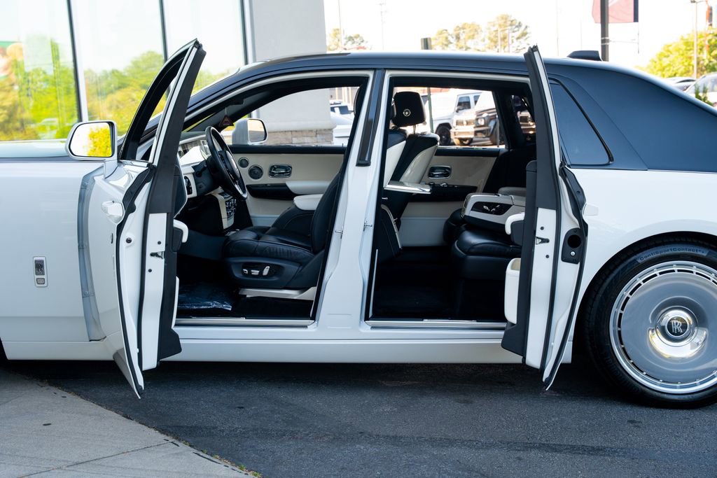 Used 2019 Rolls-Royce Phantom Sedan image 18
