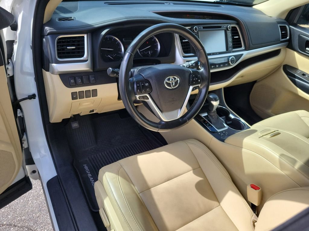 Used 2017 Toyota Highlander XLE image 21