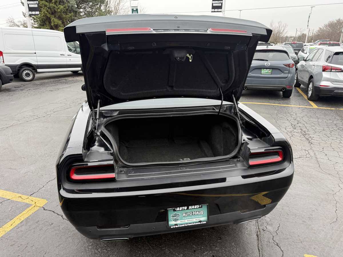 Used 2017 Dodge Challenger SXT Plus image 9