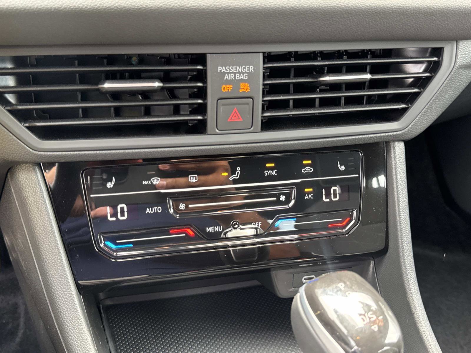 Certified 2025 Volkswagen Jetta Sport image 23