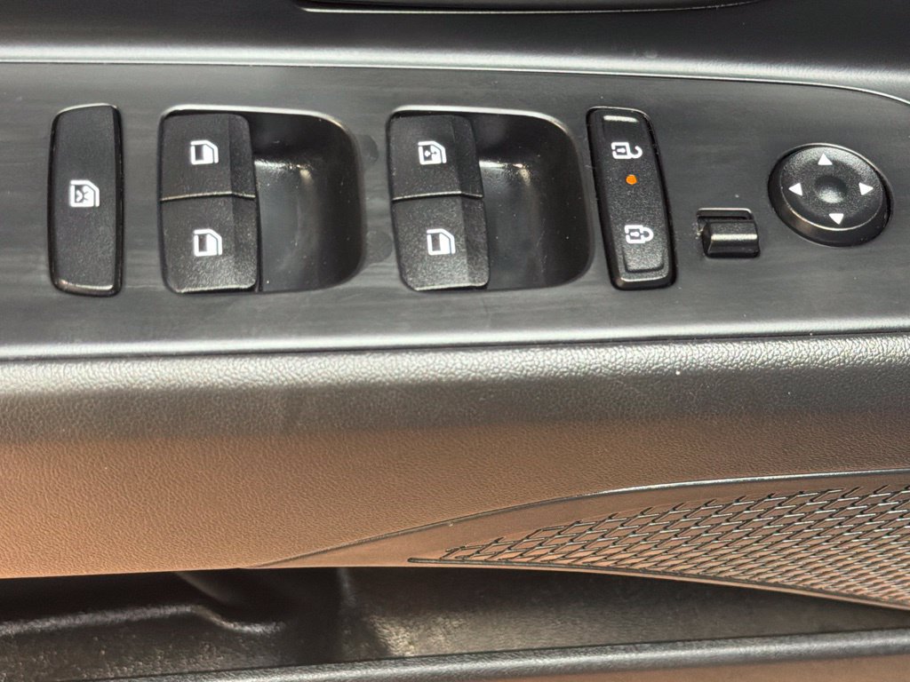 Certified 2025 Hyundai Elantra Sport FWD image 21