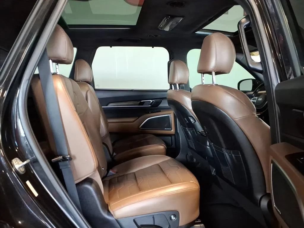 Used 2020 Kia Telluride SX w/ SX Prestige Package AWD/4WD image 11