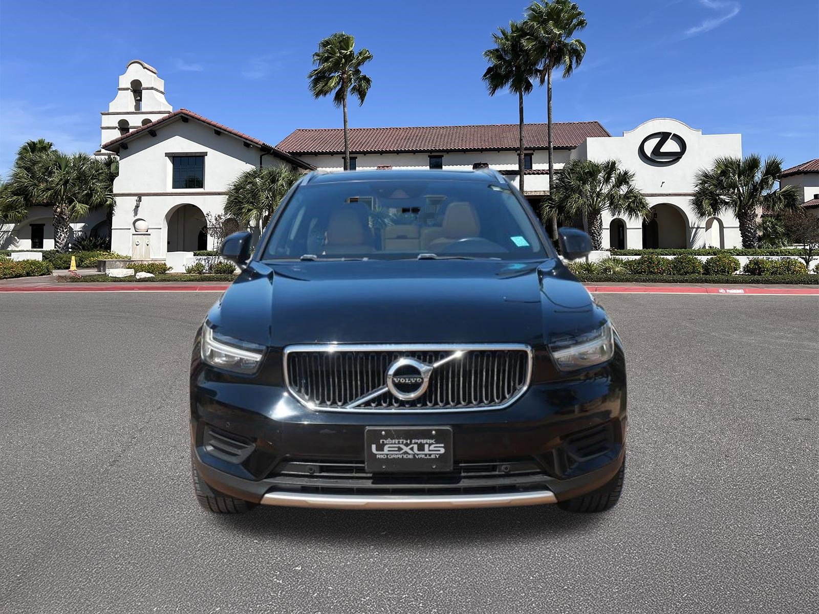 Used 2019 Volvo XC40 T5 Momentum image 6