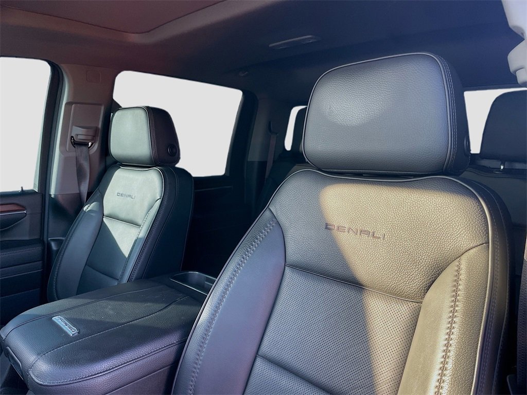 Used 2024 GMC Sierra 3500 Denali w/ Denali Reserve Package image 13