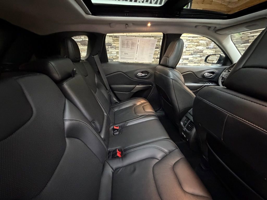 Used 2021 Jeep Cherokee Limited image 31