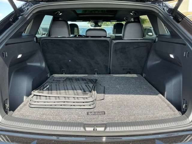 Used 2024 Volkswagen Atlas Cross Sport SEL Premium R-Line AWD/4WD image 20