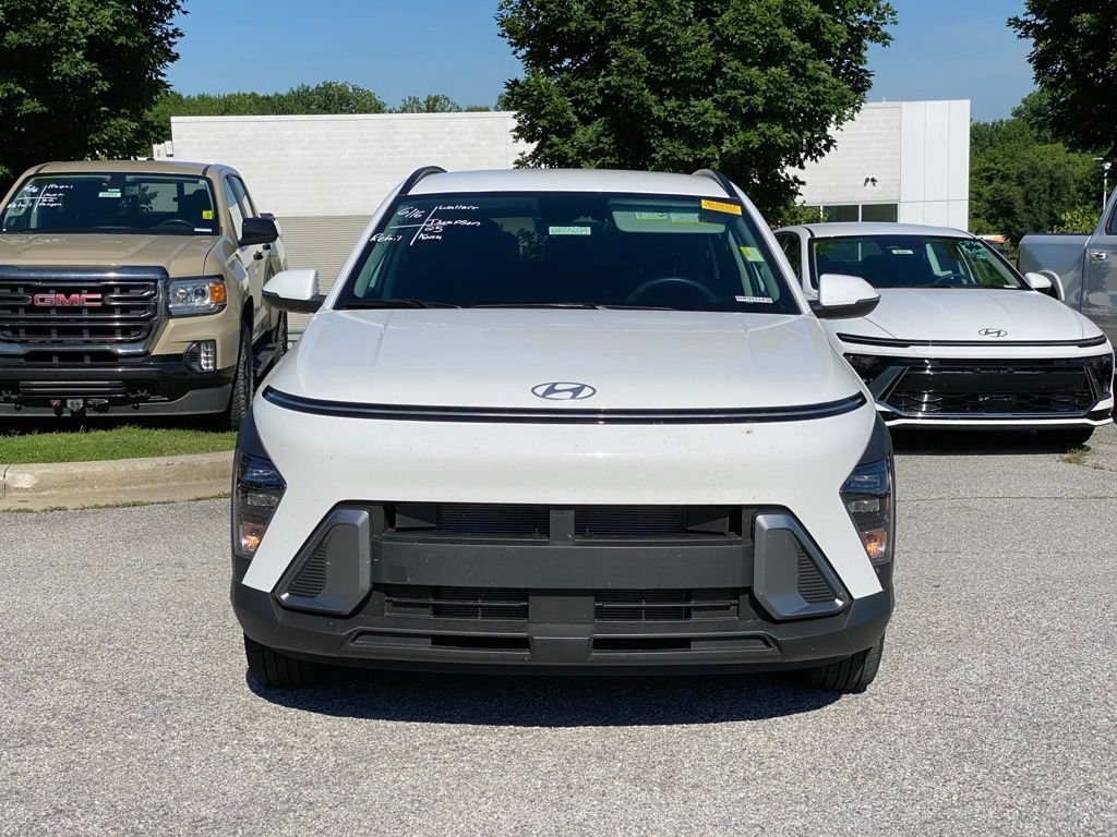 Used 2025 Hyundai Kona SEL FWD image 2