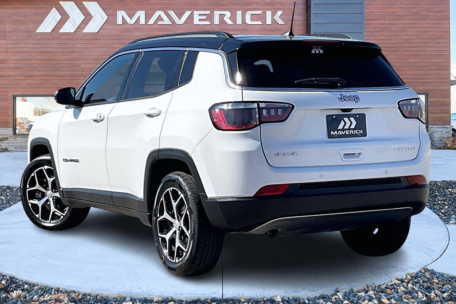 Used 2024 Jeep Compass Limited image 4