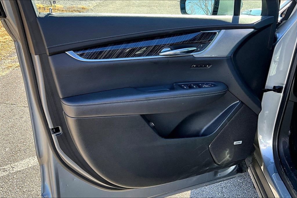 Used 2025 Cadillac XT6 Premium Luxury image 24
