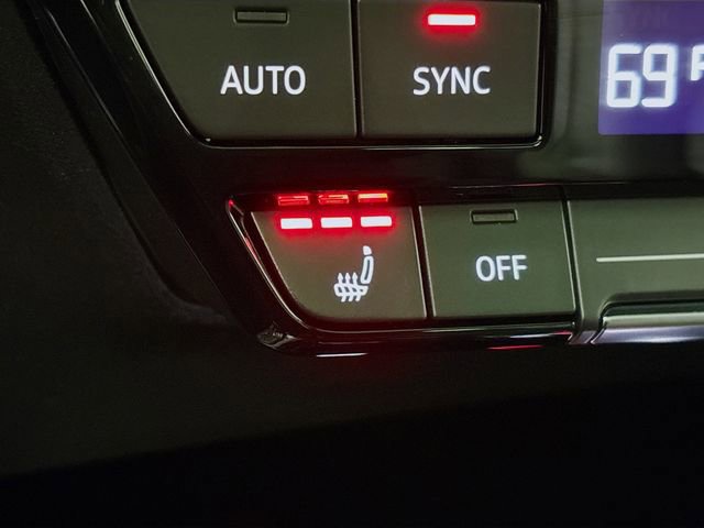 Used 2024 Audi Q4 e-tron Prestige image 21