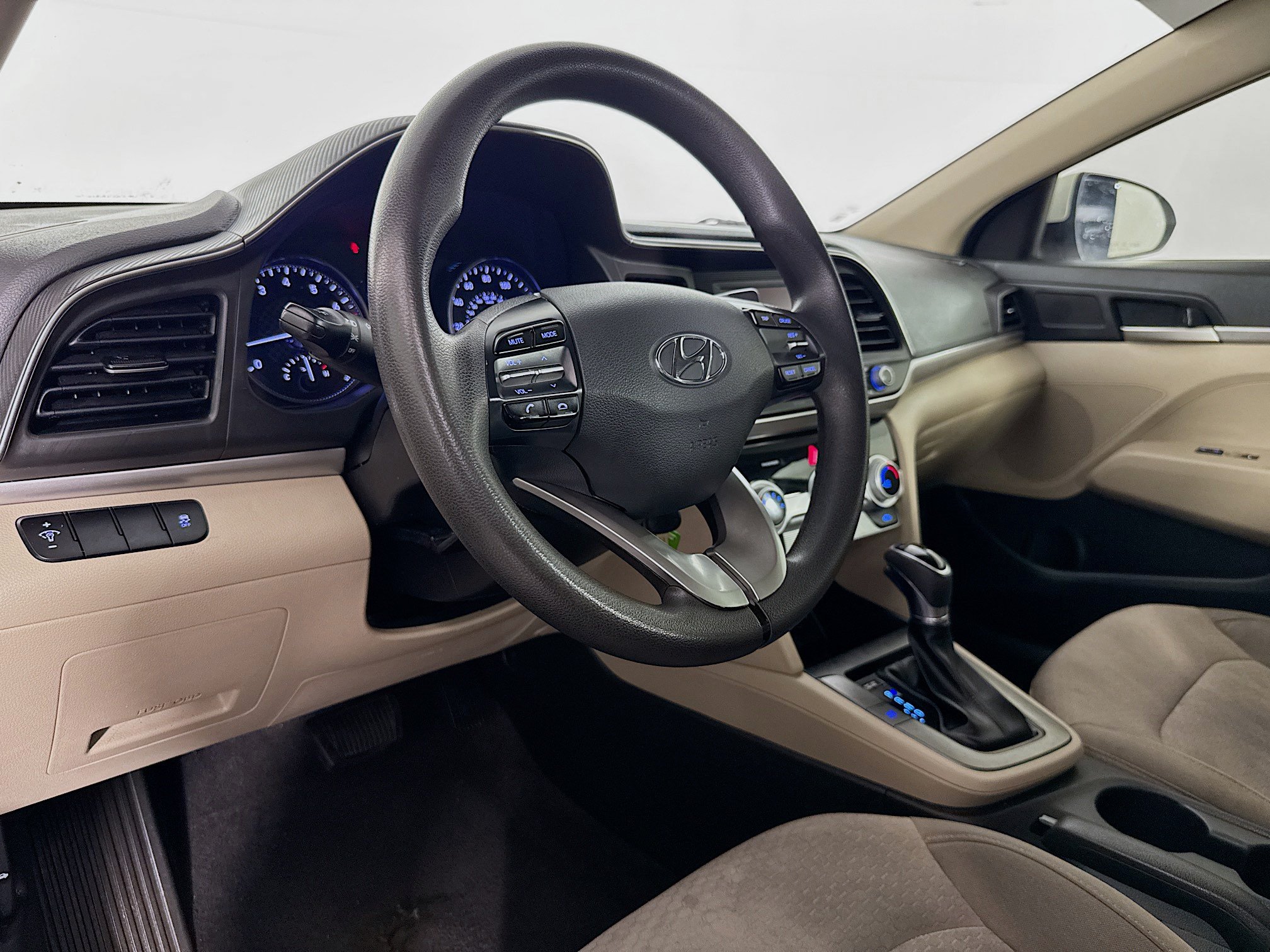 Used 2019 Hyundai Elantra SE FWD image 20