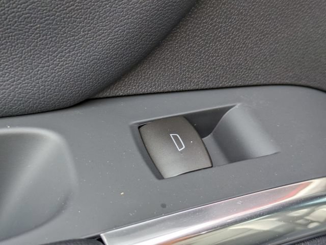 New 2026 Chevrolet Traverse LT w/ Sun and Wheel Package FWD image 28