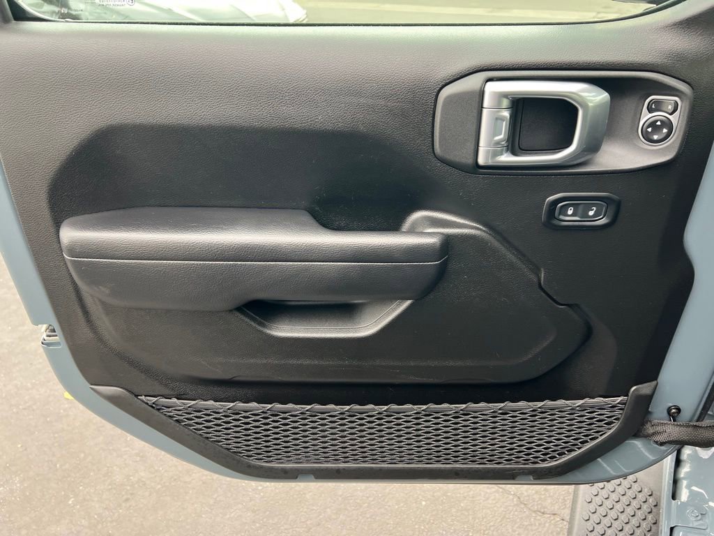 Used 2024 Jeep Wrangler Unlimited w/ Technology Group image 12