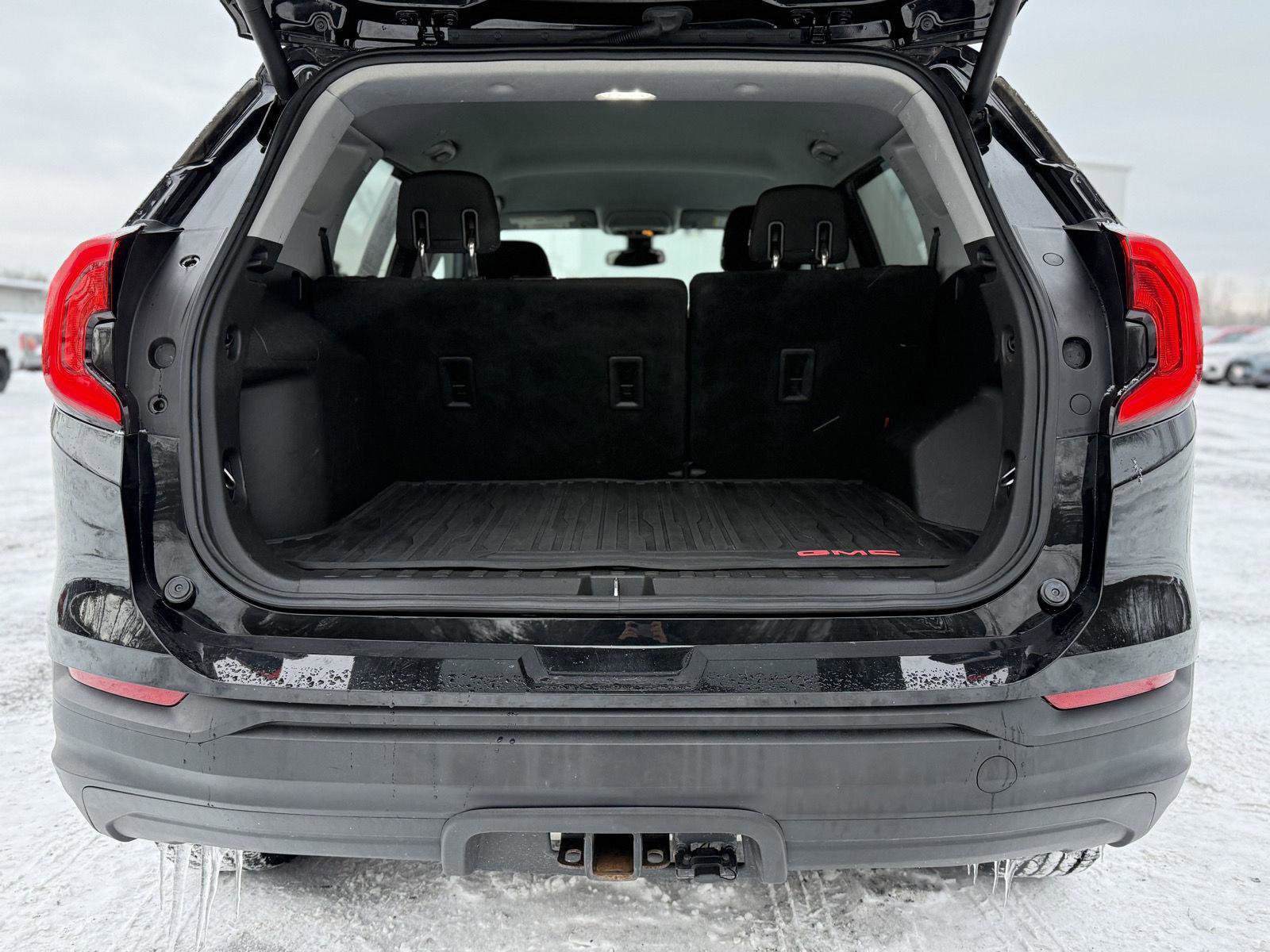 Used 2020 GMC Terrain SLE w/ Driver Convenience Package image 10