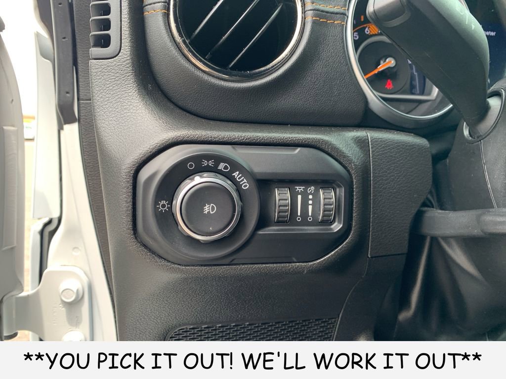 Used 2022 Jeep Wrangler Unlimited Sahara AWD/4WD image 13