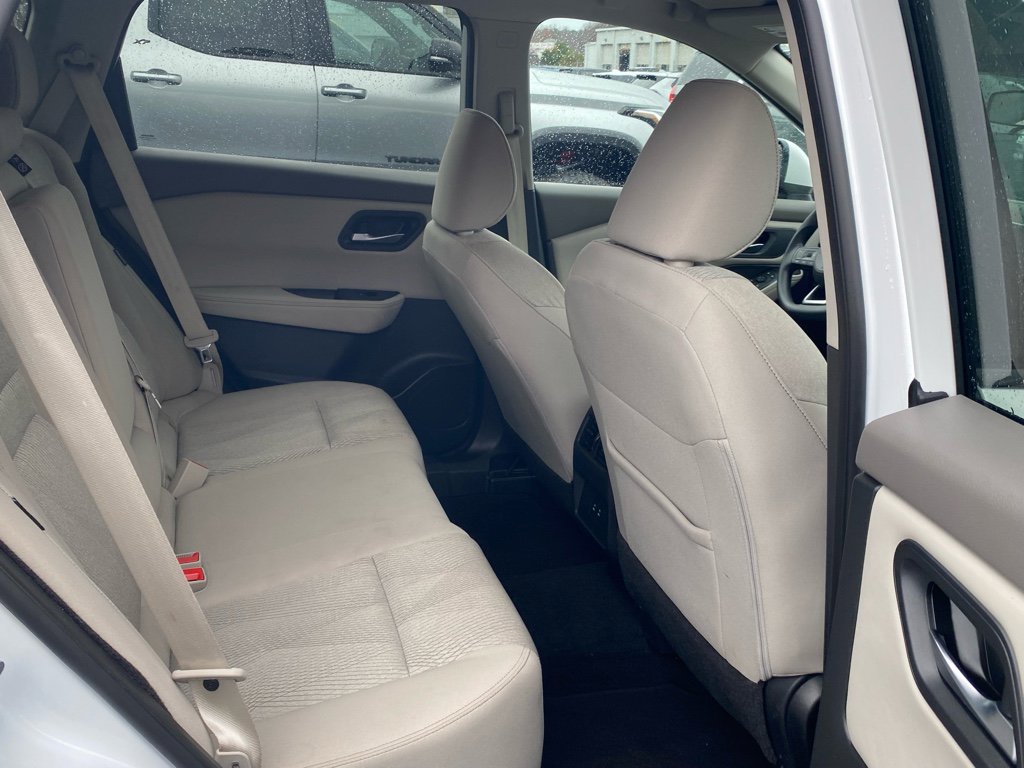 Used 2024 Nissan Rogue SV image 13