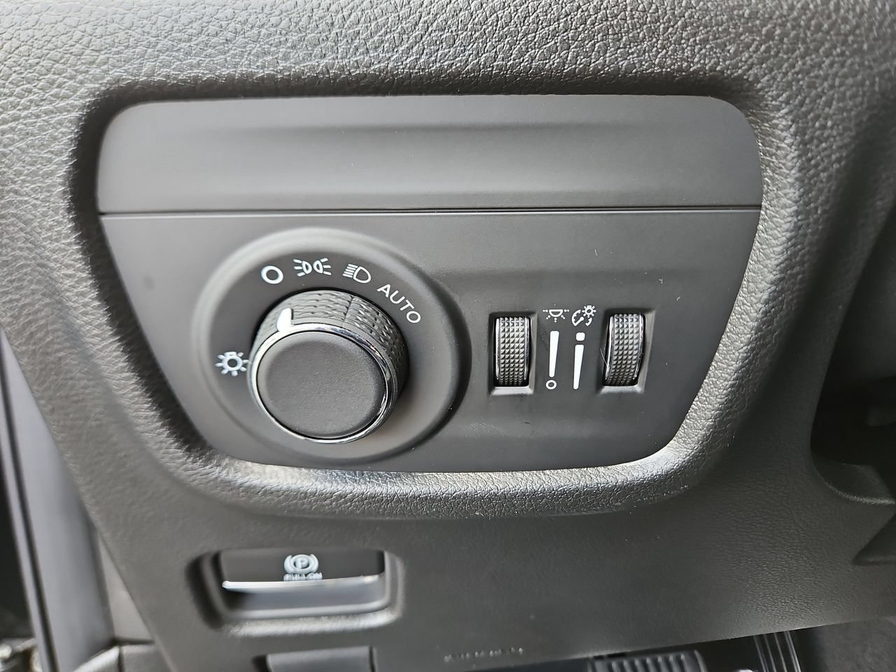 New 2026 Jeep Grand Cherokee Altitude AWD/4WD image 29