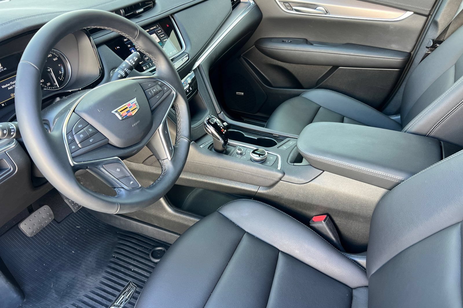 Used 2025 Cadillac XT5 Luxury w/ LPO, Floor Liner Package FWD image 9