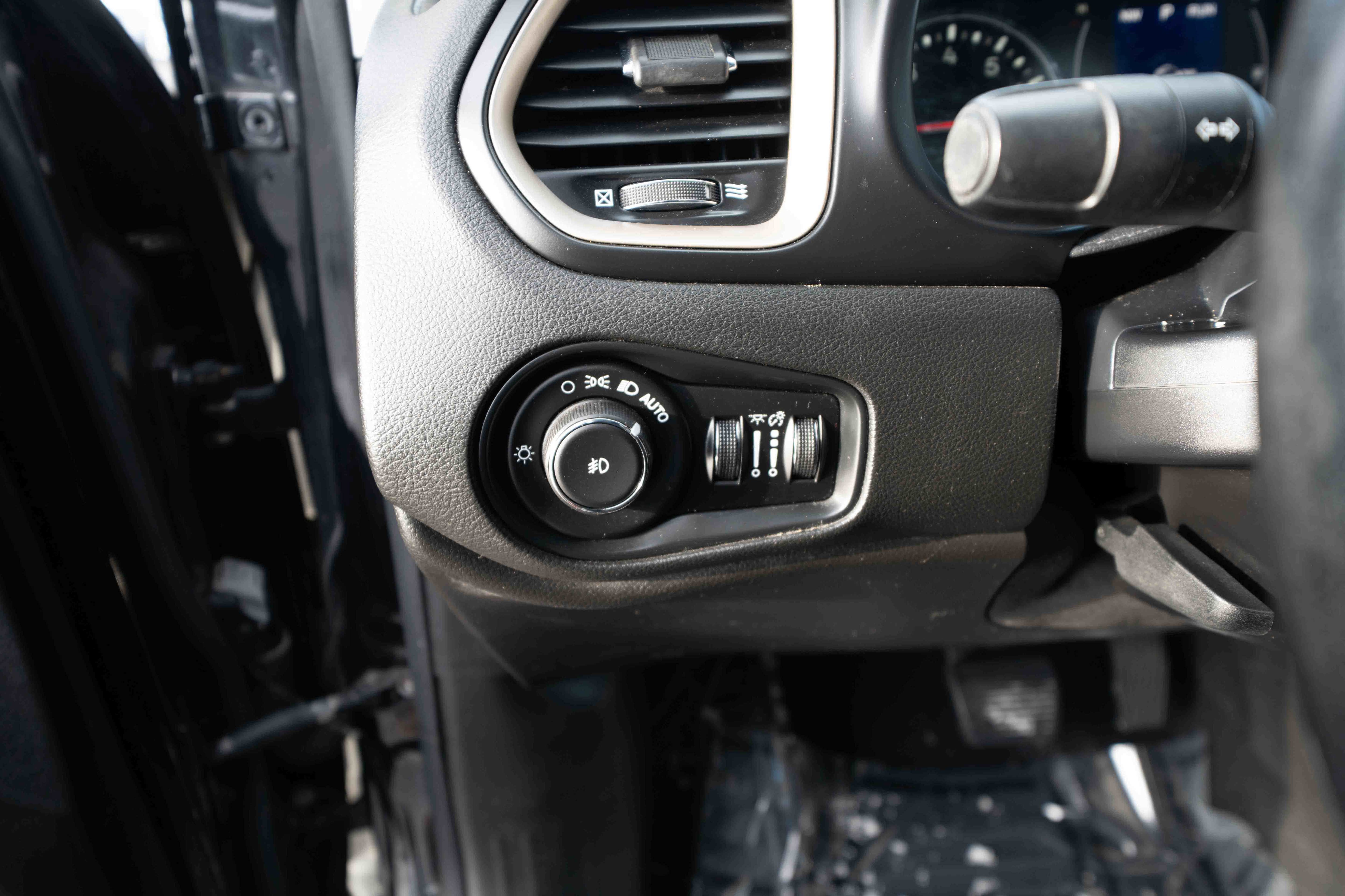 Used 2016 Jeep Renegade 75th Anniversary image 10