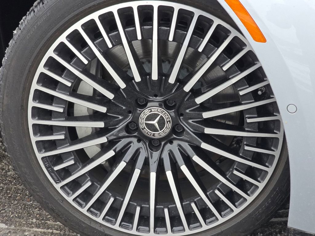 Certified 2022 Mercedes-Benz EQS 580 4MATIC Sedan image 11