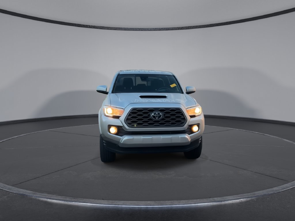 Used 2022 Toyota Tacoma TRD Sport w/ Technology Package RWD image 3