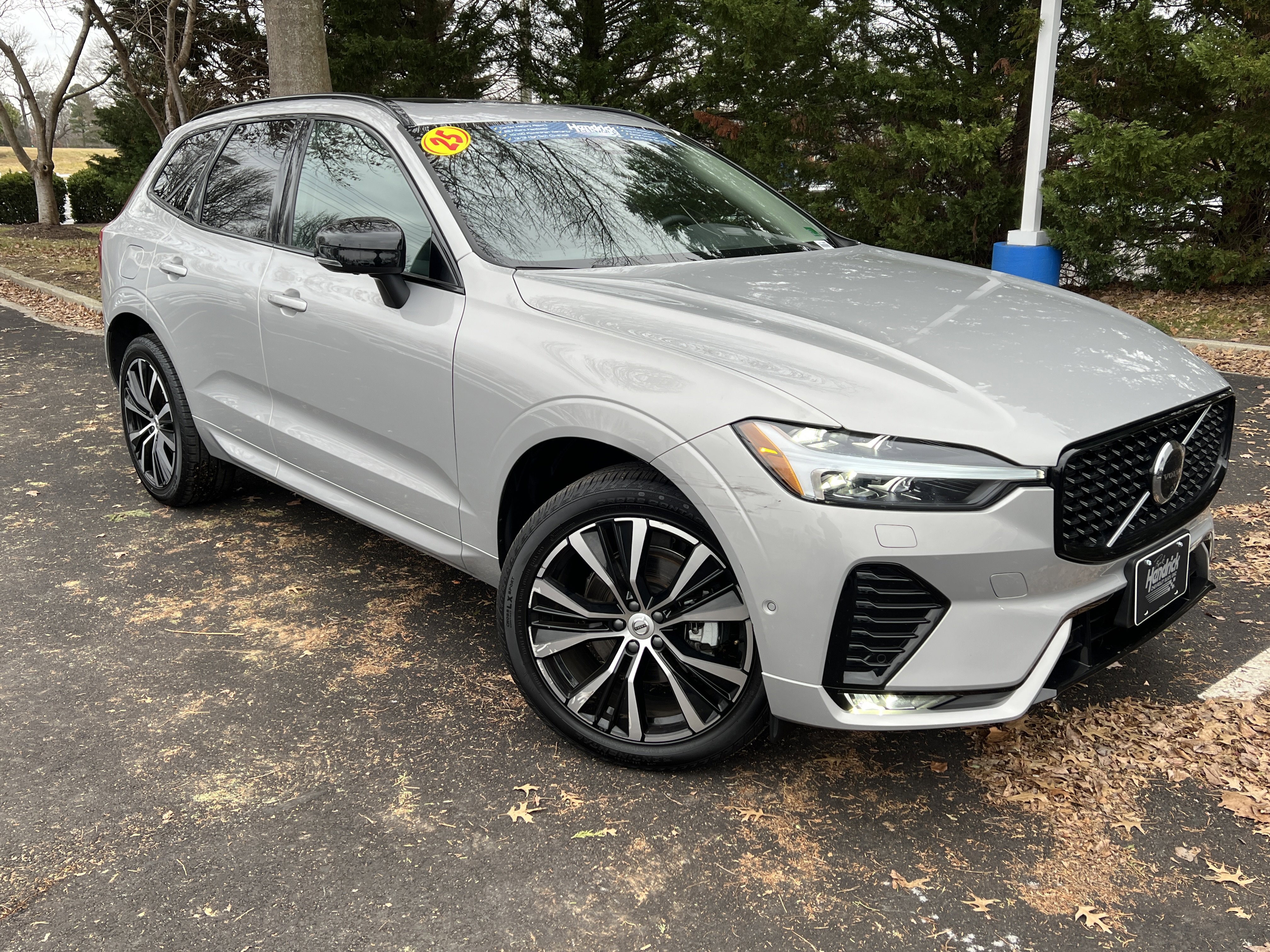 Used 2025 Volvo XC60 B5 Plus image 2