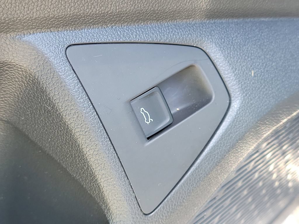 Used 2025 Volkswagen Jetta SE w/ Sunroof Package FWD image 18