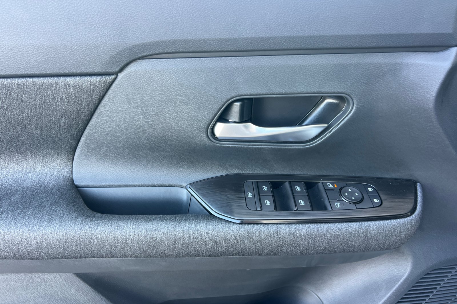 New 2026 Nissan Kicks SV FWD image 8