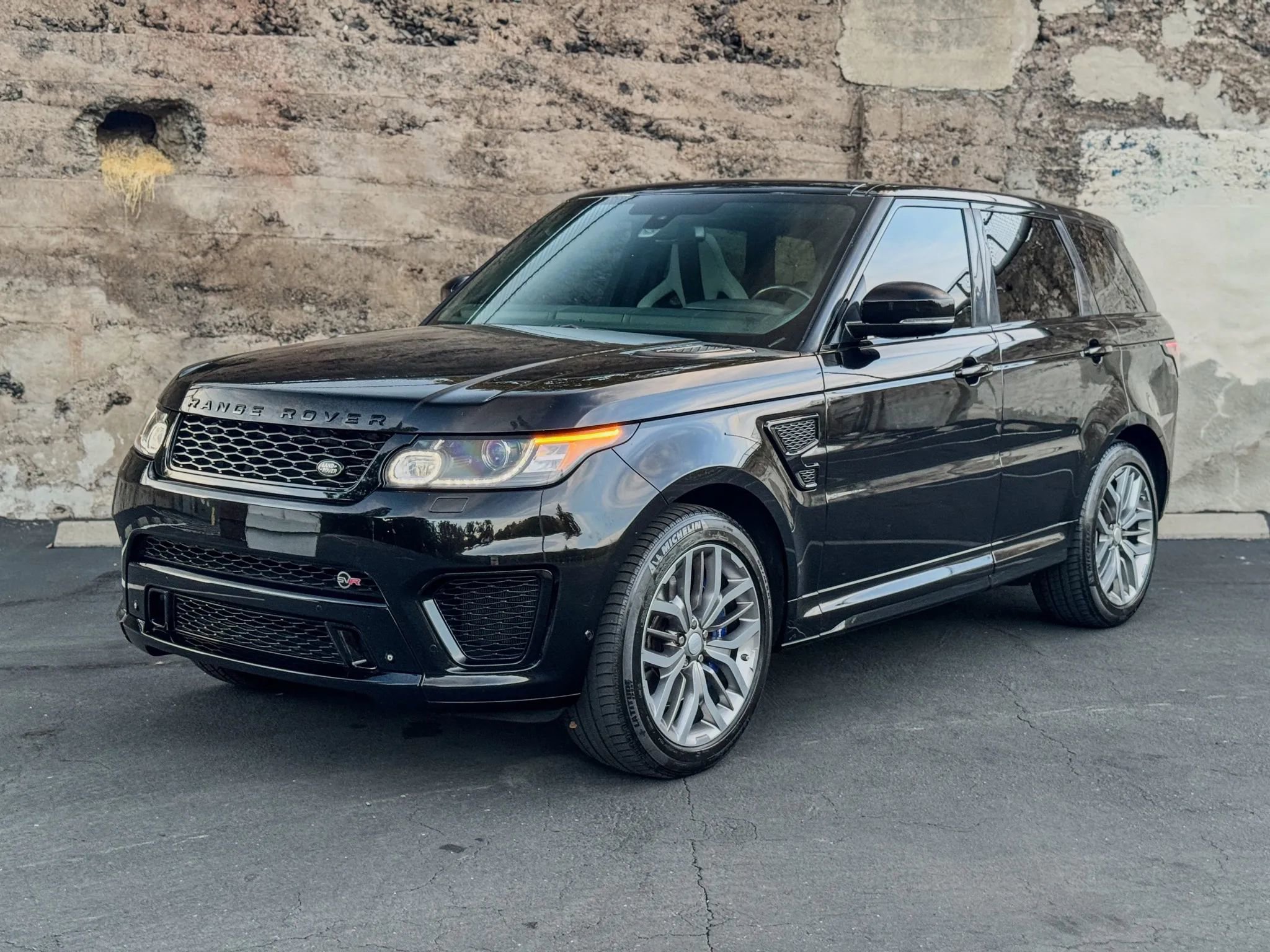 Used 2015 Land Rover Range Rover Sport SVR AWD/4WD image 8